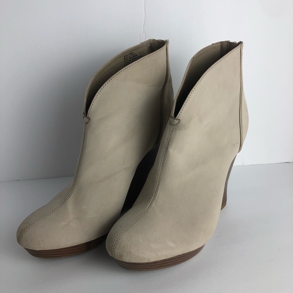 Jennifer Lopez Shoes - Jennifer Lopez Ankle Boots Womens 9 Cream Suede